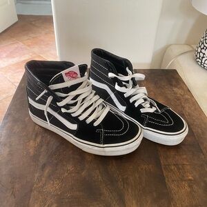 Vans Sk8-Hi High Tops Black/White Classic Shoes. Women’s 7